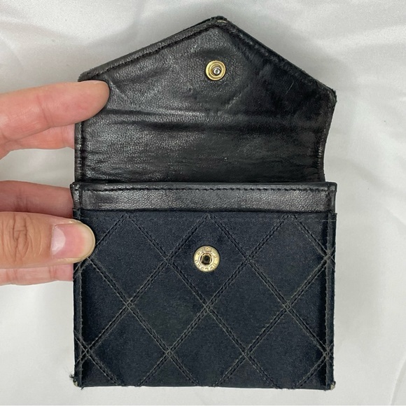 Chanel compact diamond quilted wallet - Picture 4 of 15